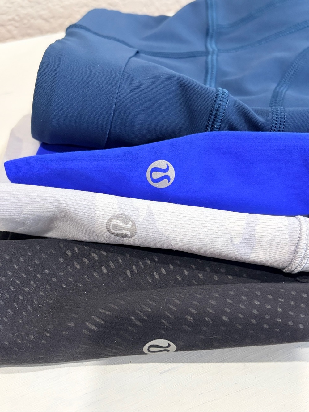 Women’s Size 4 Lululemon Leggings Like New Set of 4